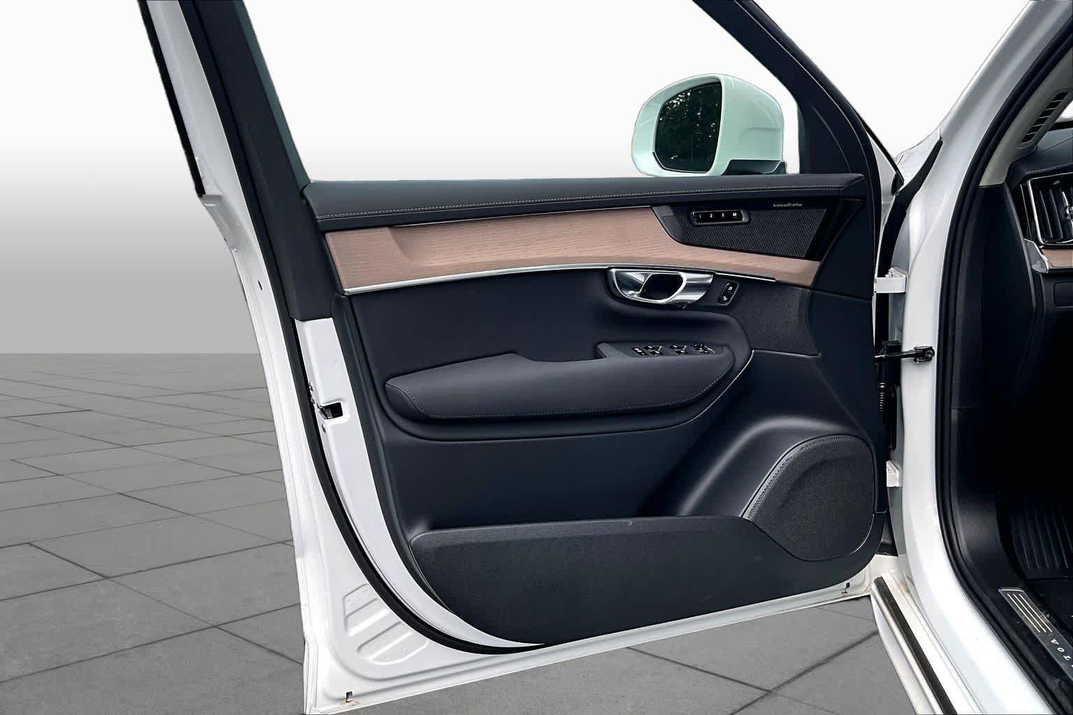 New 2026 Volvo XC90 B6 Plus w/ Protection Package Premier AWD/4WD image 11
