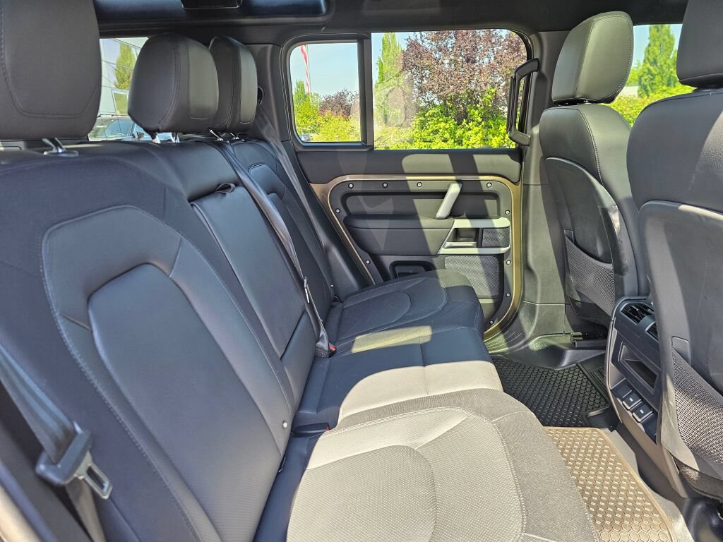 Used 2024 Land Rover Defender 110 X-Dynamic SE AWD/4WD image 15
