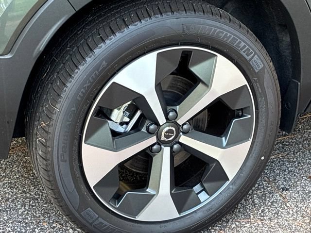 New 2026 Volvo XC40 B5 Plus w/ Protection Package Premier AWD/4WD image 16