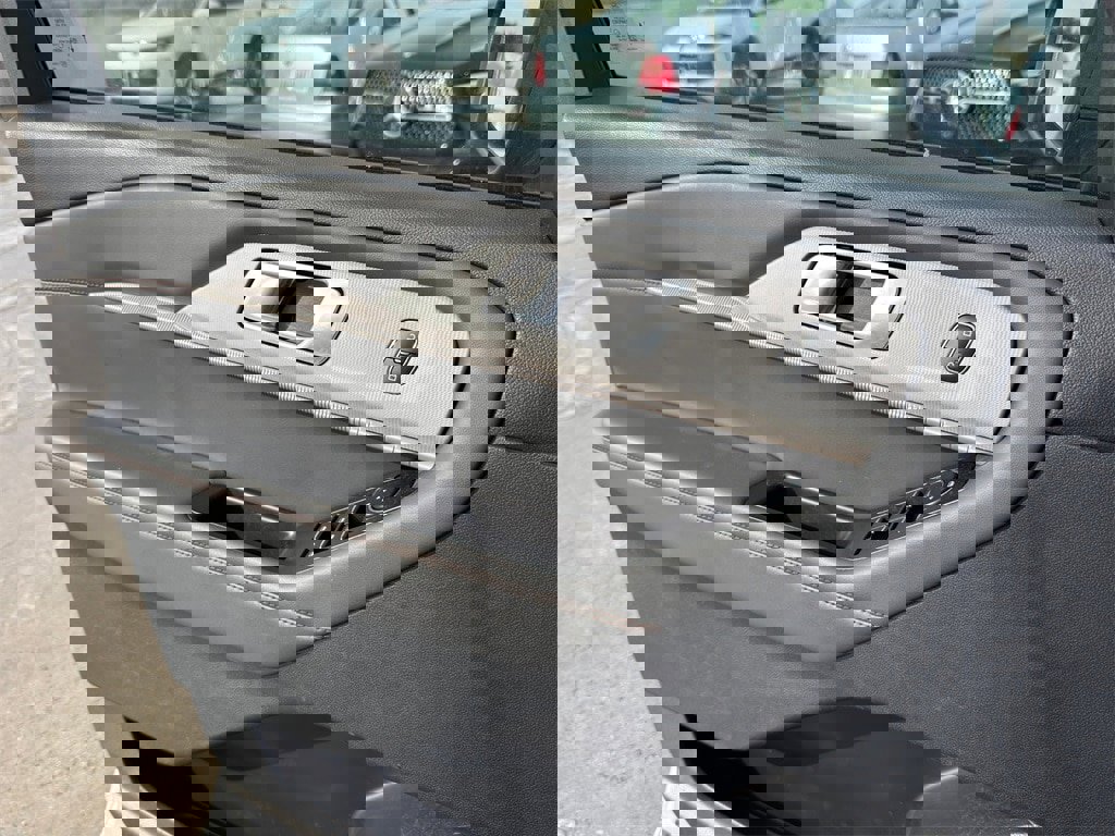 Used 2025 Ford Explorer Active image 17