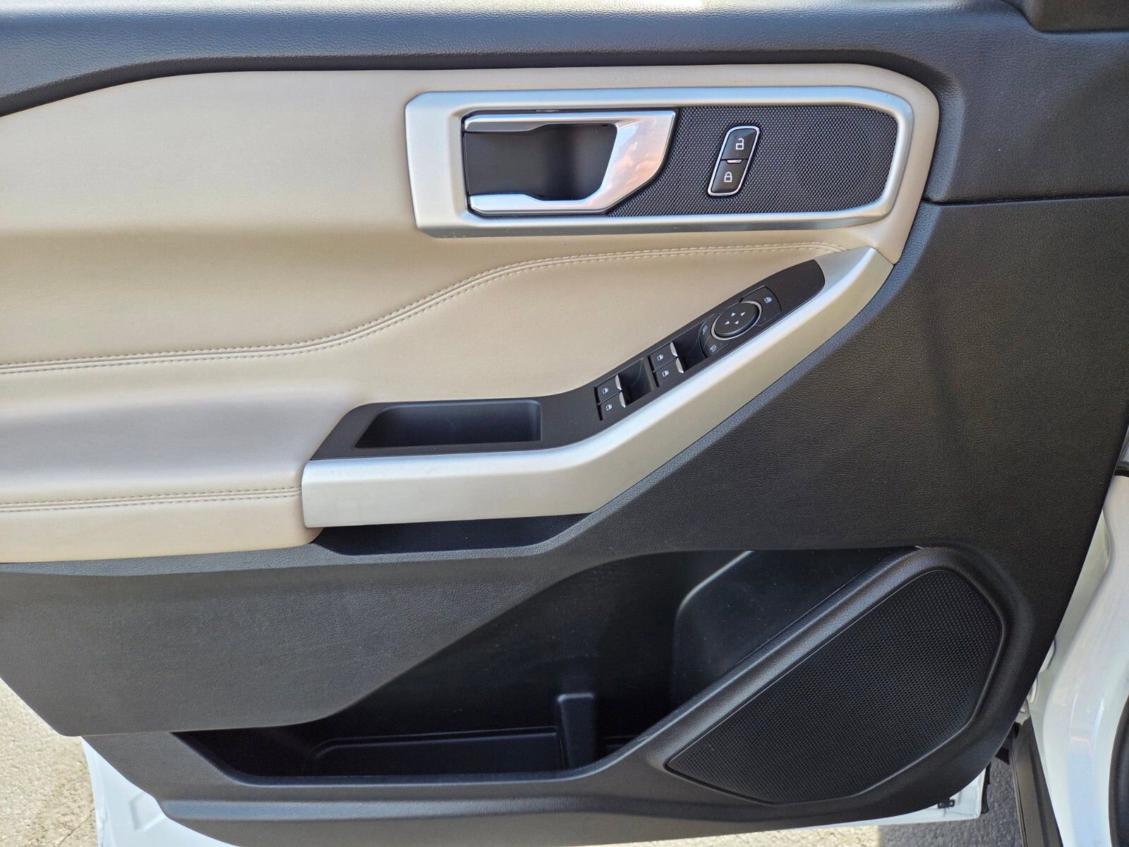 Certified 2022 Ford Explorer XLT w/ Equipment Group 202A image 18