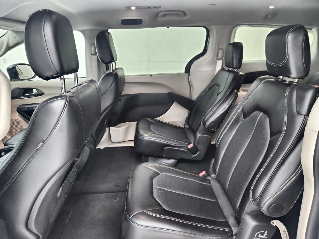 Certified 2024 Chrysler Pacifica Touring-L FWD image 33
