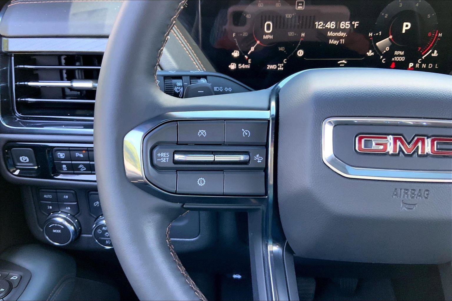 Used 2025 GMC Yukon XL AT4 w/ AT4 Premium Package AWD/4WD image 17