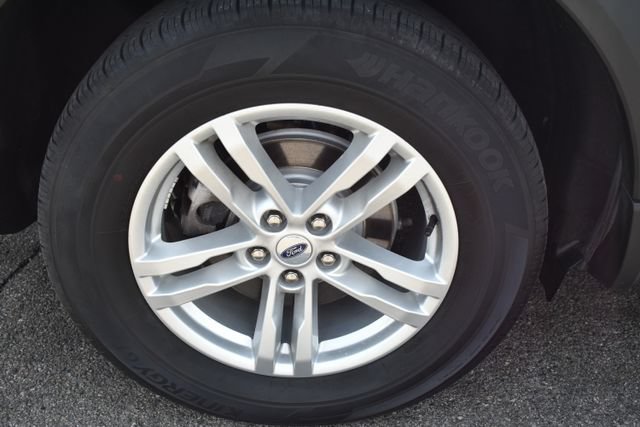 Used 2023 Ford Explorer XLT AWD/4WD image 46