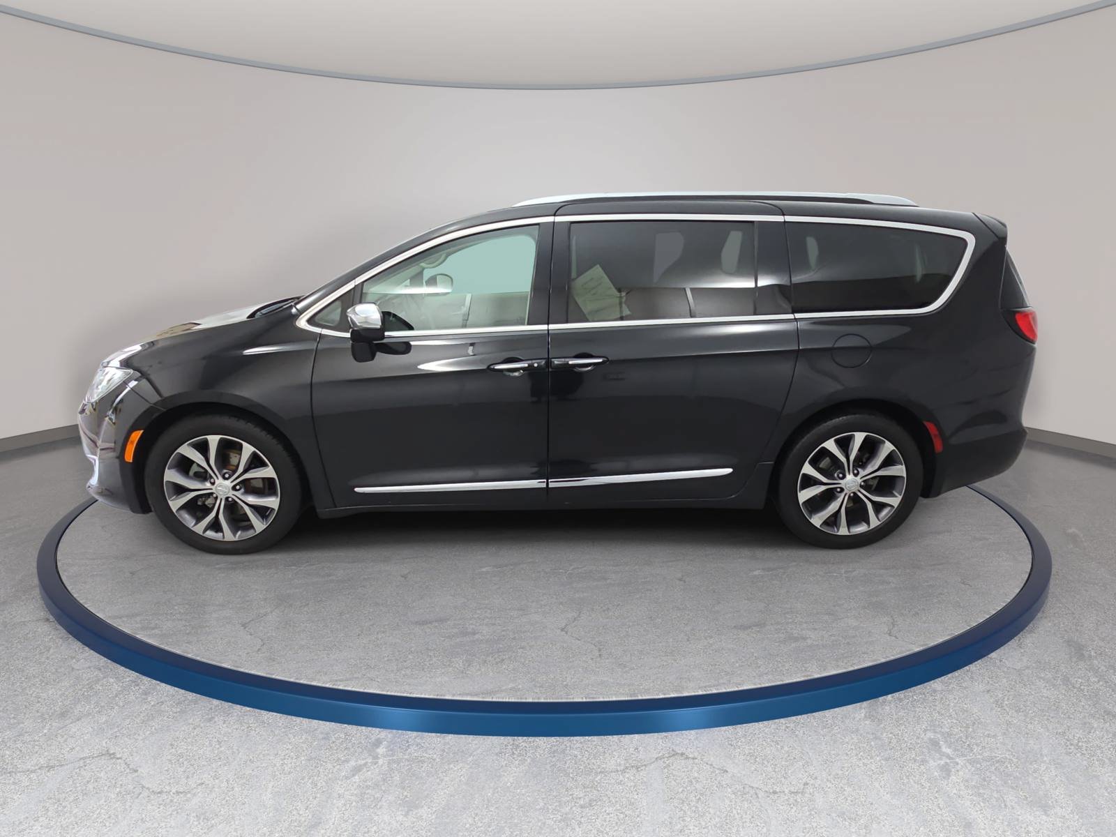 Used 2017 Chrysler Pacifica Limited w/ UConnect Theater Package FWD image 8