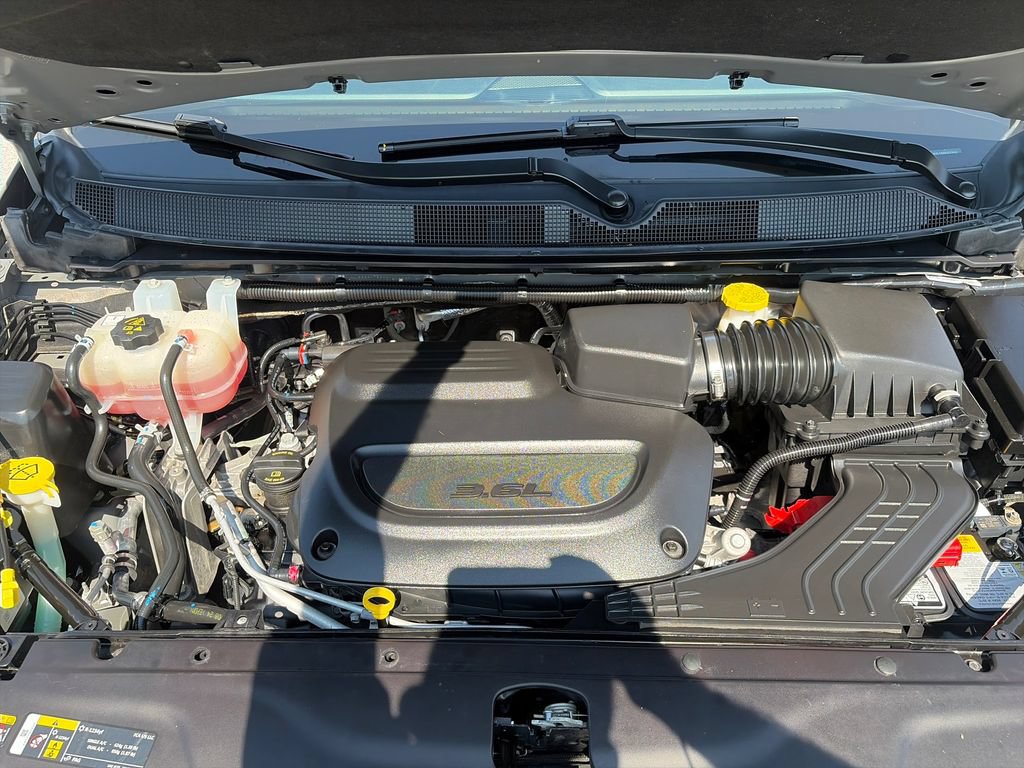 Used 2025 Chrysler Pacifica Limited FWD image 23