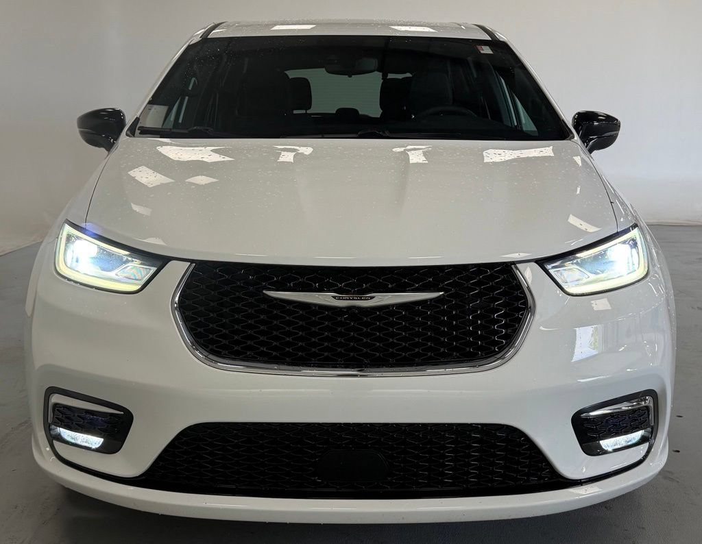 Used 2024 Chrysler Pacifica Touring FWD image 7