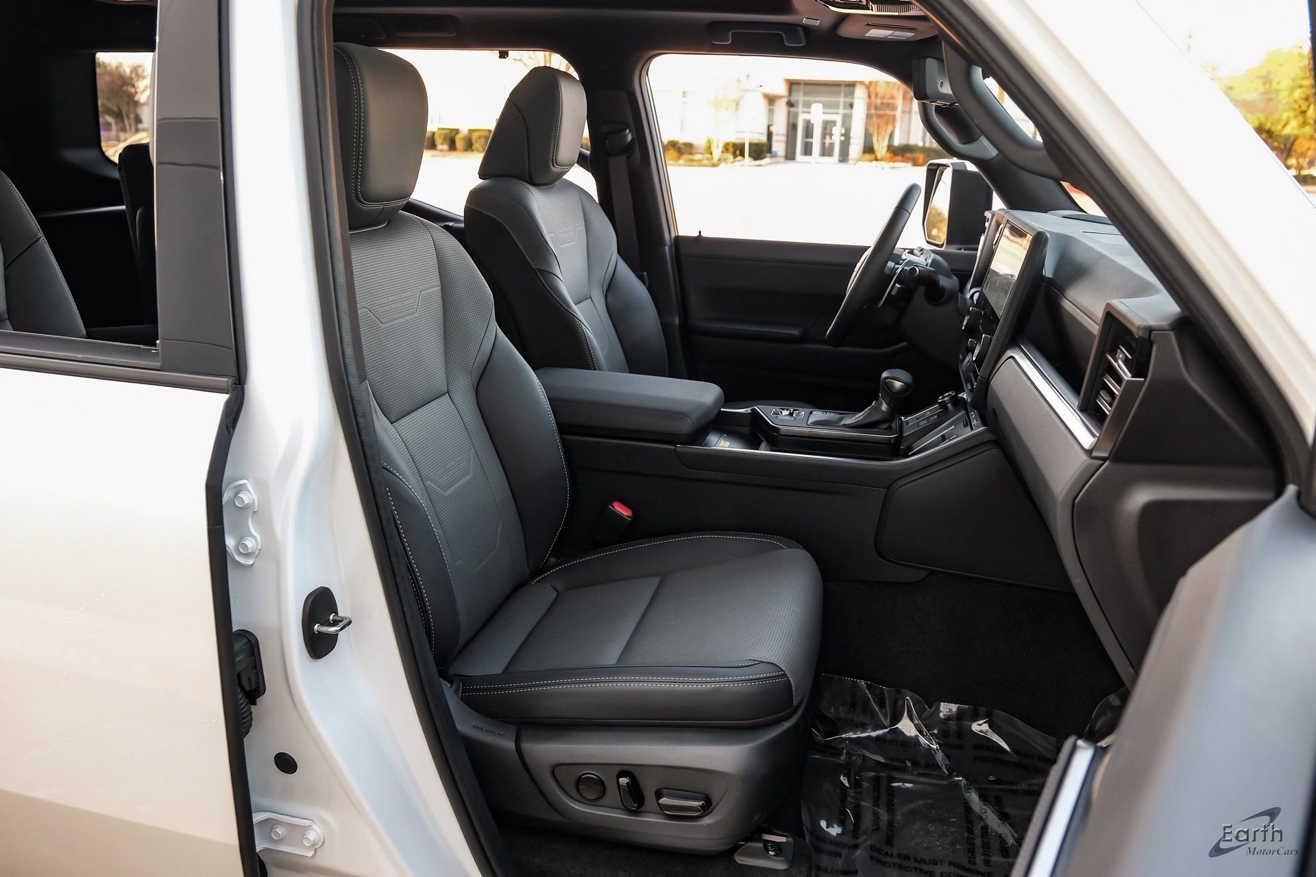 Used 2025 Lexus GX 550 550 Luxury+ HUD Vossen Wheels w/ Accessory Package (2T) image 32