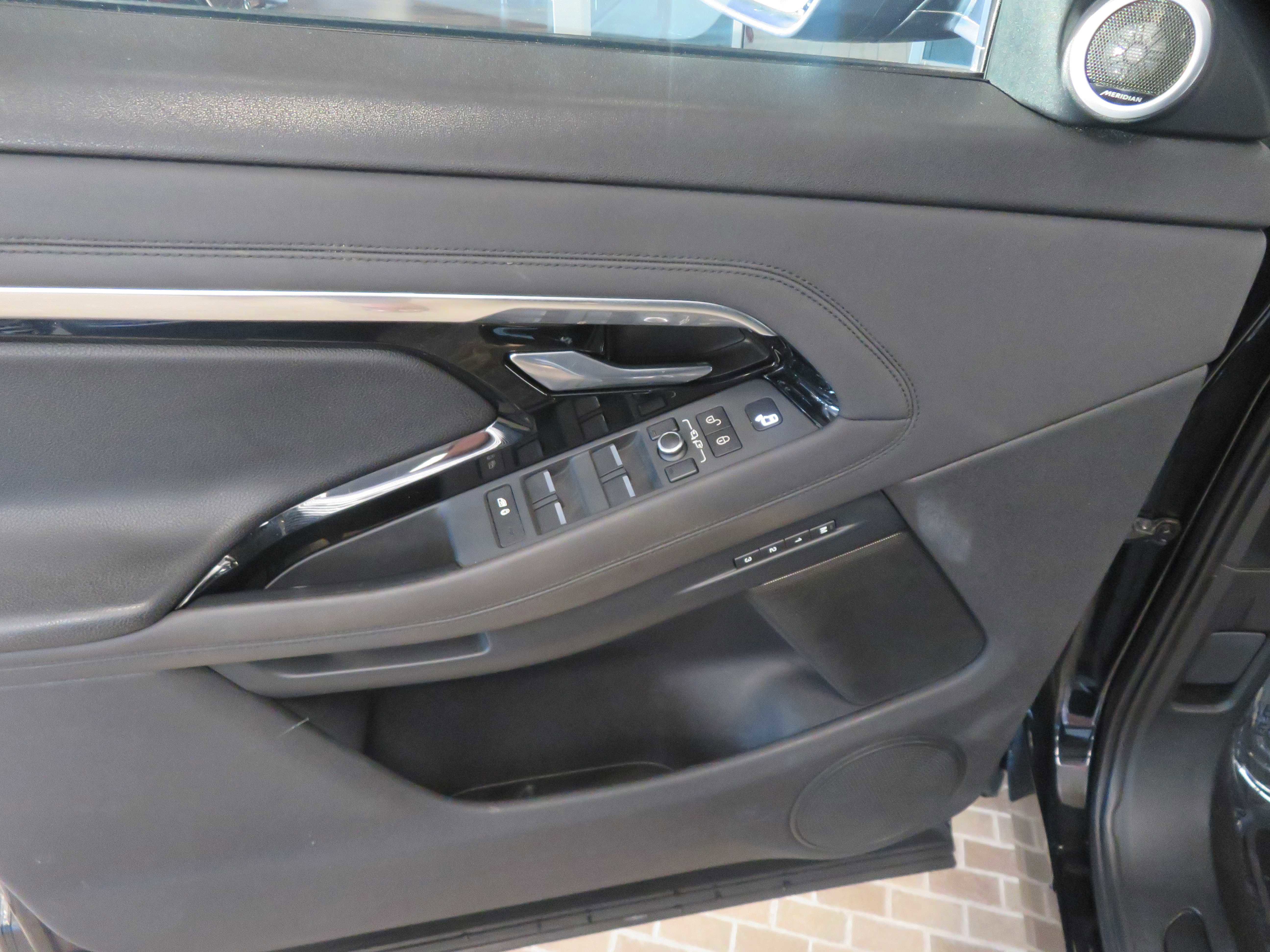 Used 2020 Land Rover Range Rover Evoque SE image 14