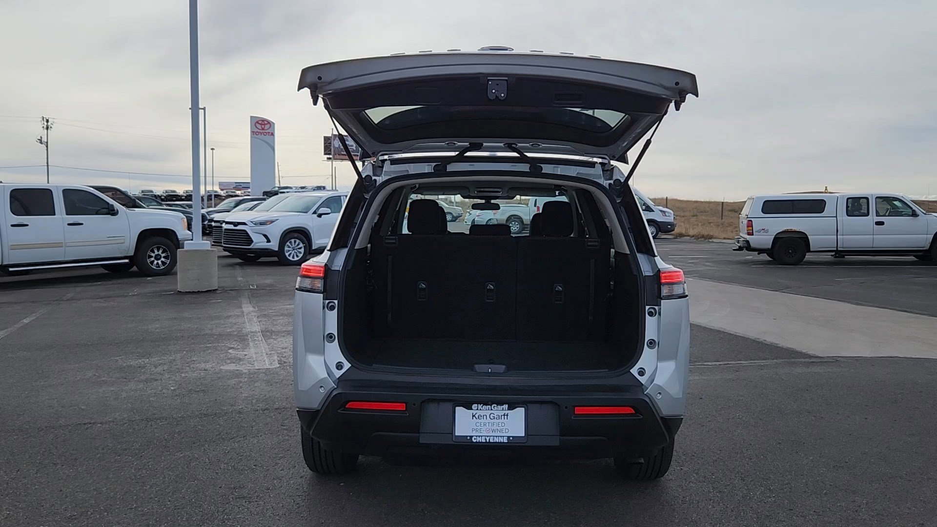 Used 2024 Nissan Pathfinder SV image 19