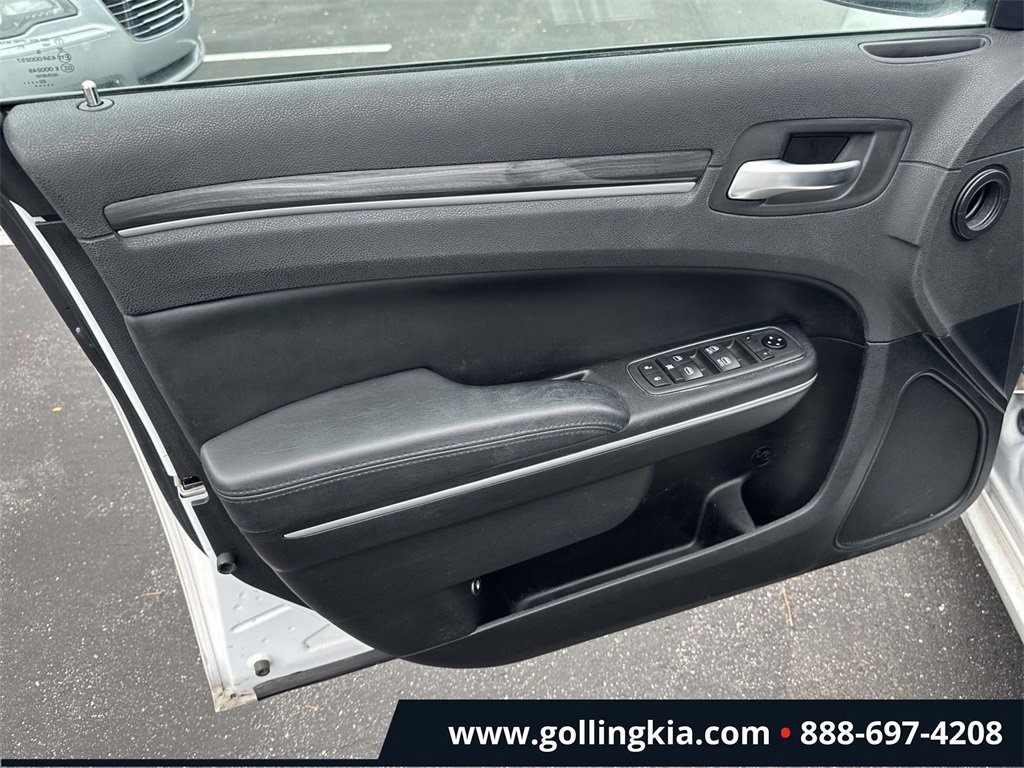 Used 2021 Chrysler 300 Touring L image 14