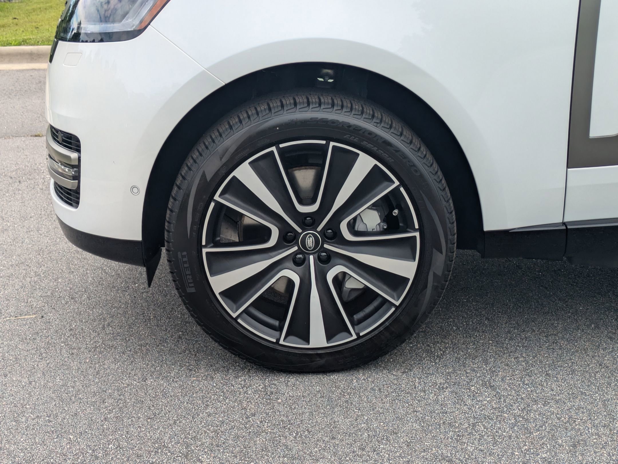 New 2025 Land Rover Range Rover SE image 34