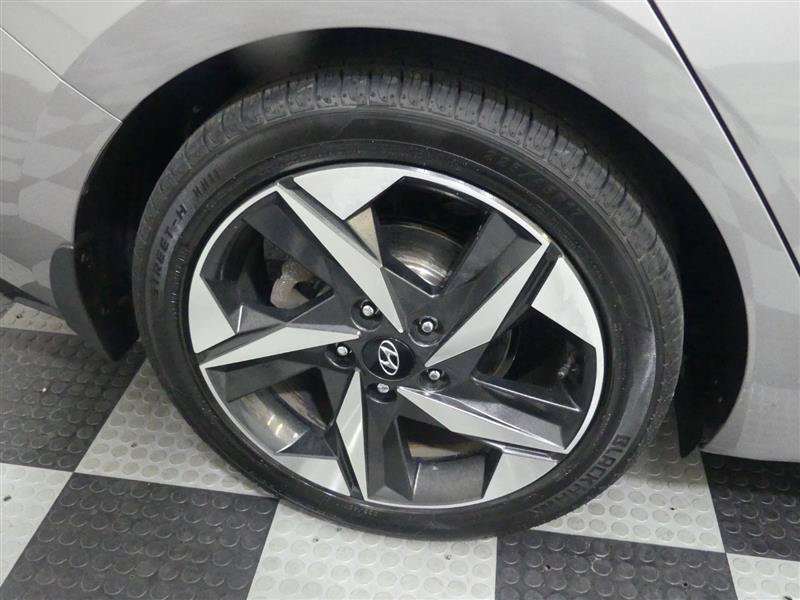 Used 2022 Hyundai Elantra SEL w/ Convenience + Premium Package FWD image 17