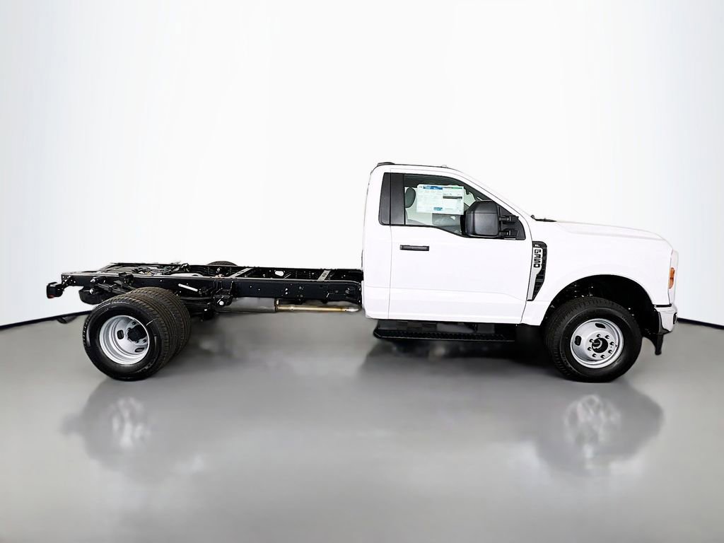 New 2025 Ford F350 XL w/ XL Chrome Package image 16