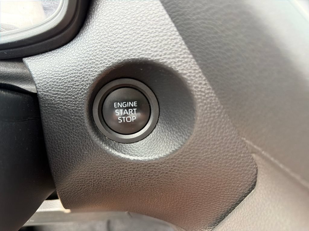 Used 2025 Toyota Corolla Cross LE FWD image 23