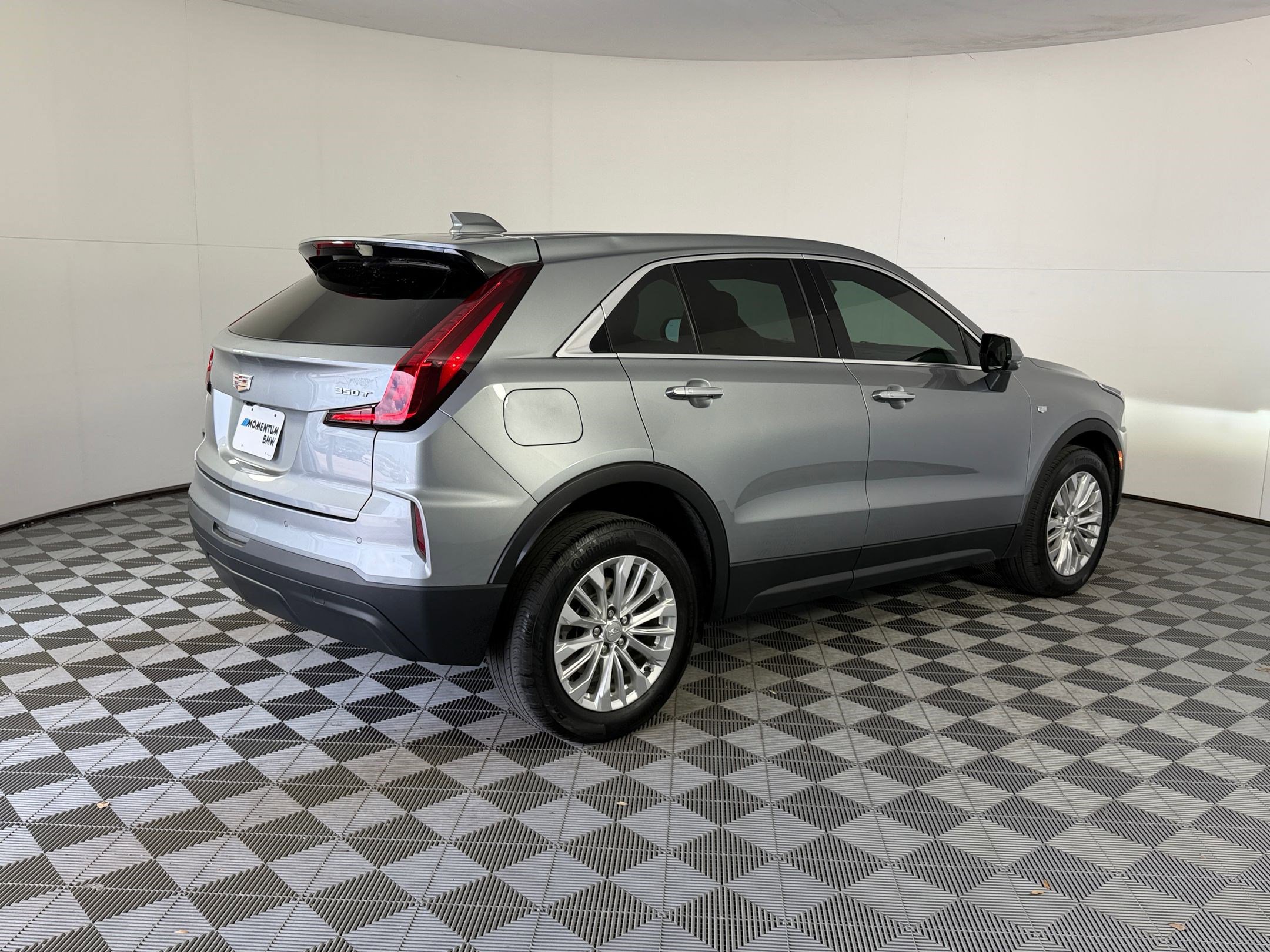 Used 2024 Cadillac XT4 Luxury w/ Cold Weather Package image 9