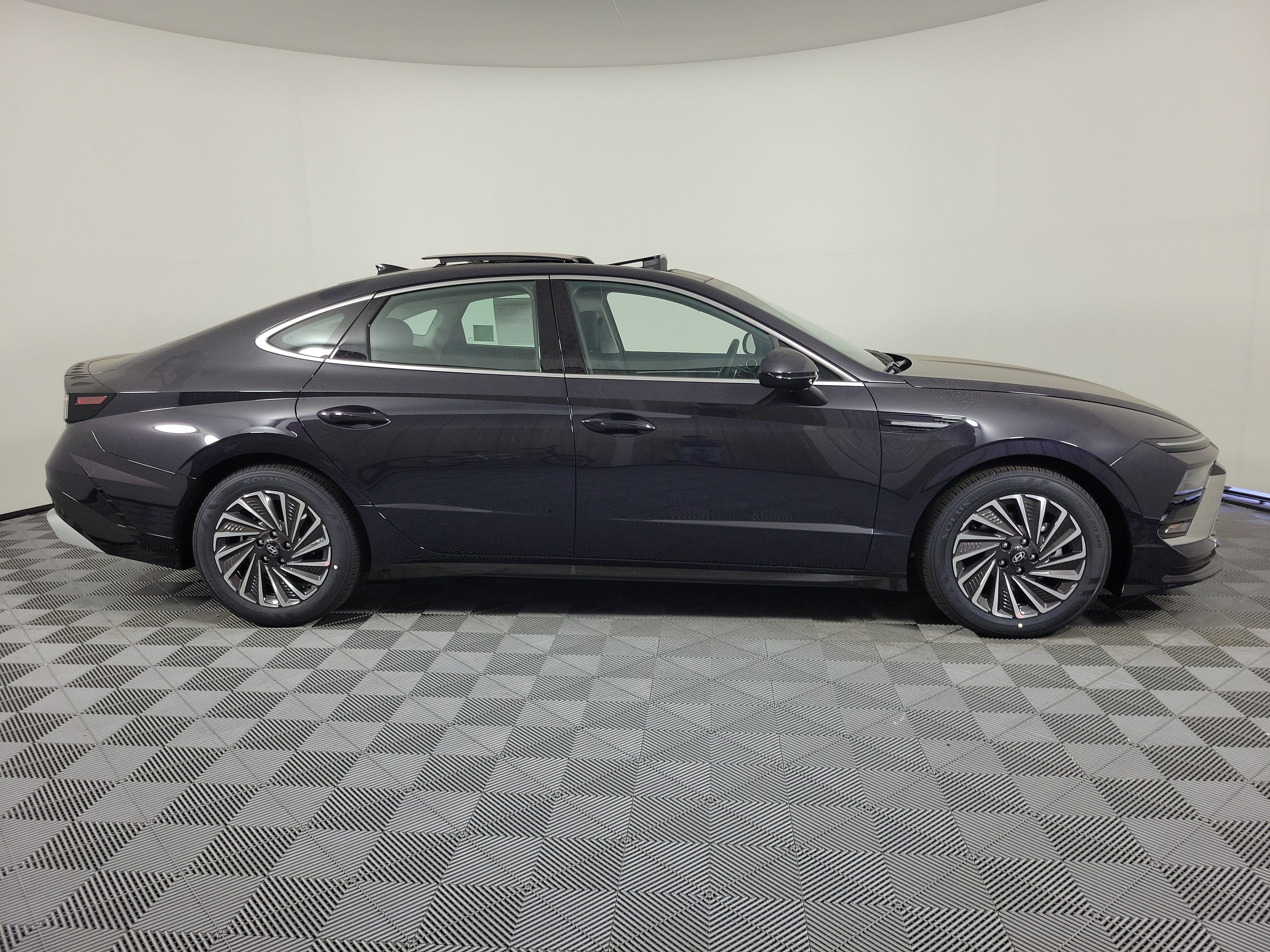 New 2026 Hyundai Sonata SEL FWD image 2