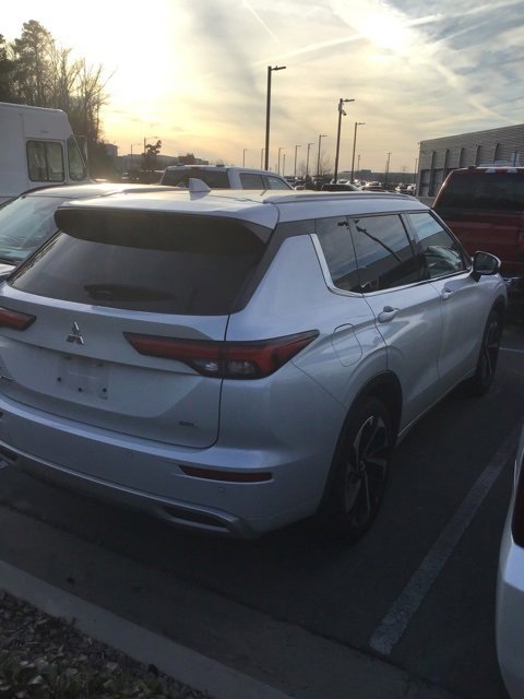 Used 2023 Mitsubishi Outlander SEL image 3
