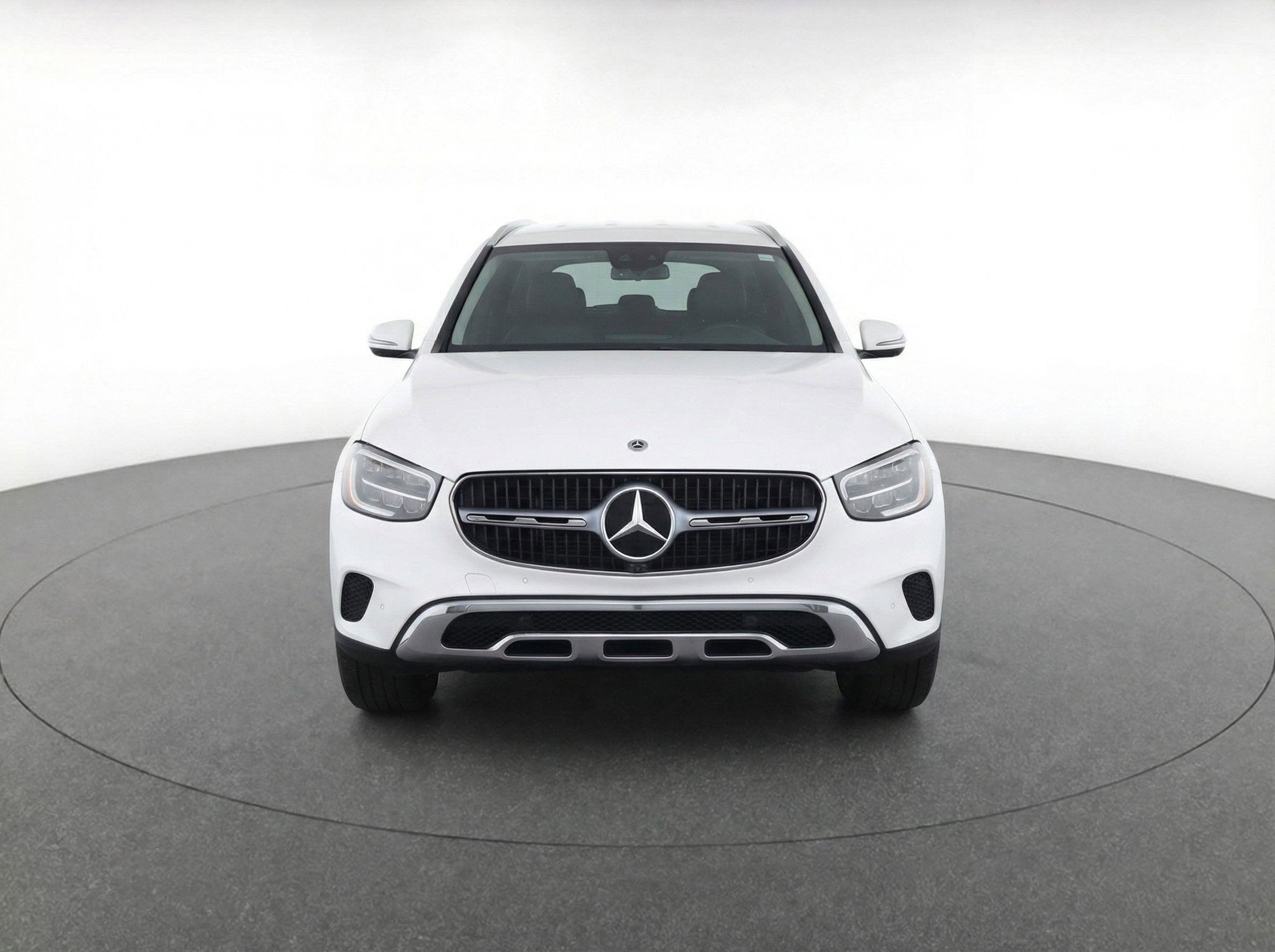 Used 2024 Mercedes-Benz GLC 300 4MATIC image 2