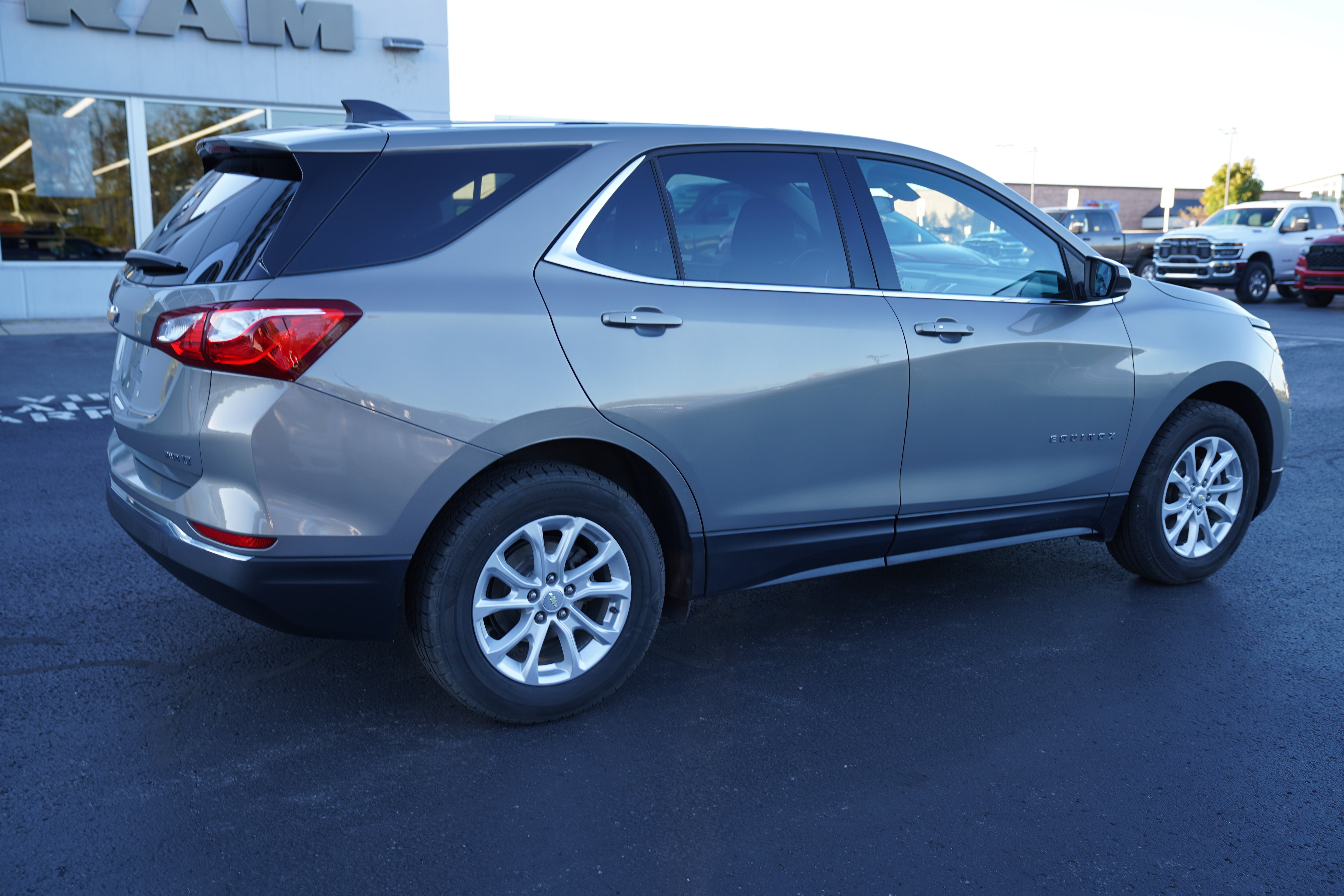 Used 2018 Chevrolet Equinox LT AWD/4WD image 3