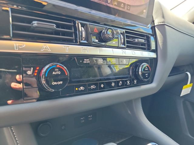 New 2026 Nissan Pathfinder SL w/ SL Premium Package AWD/4WD image 17