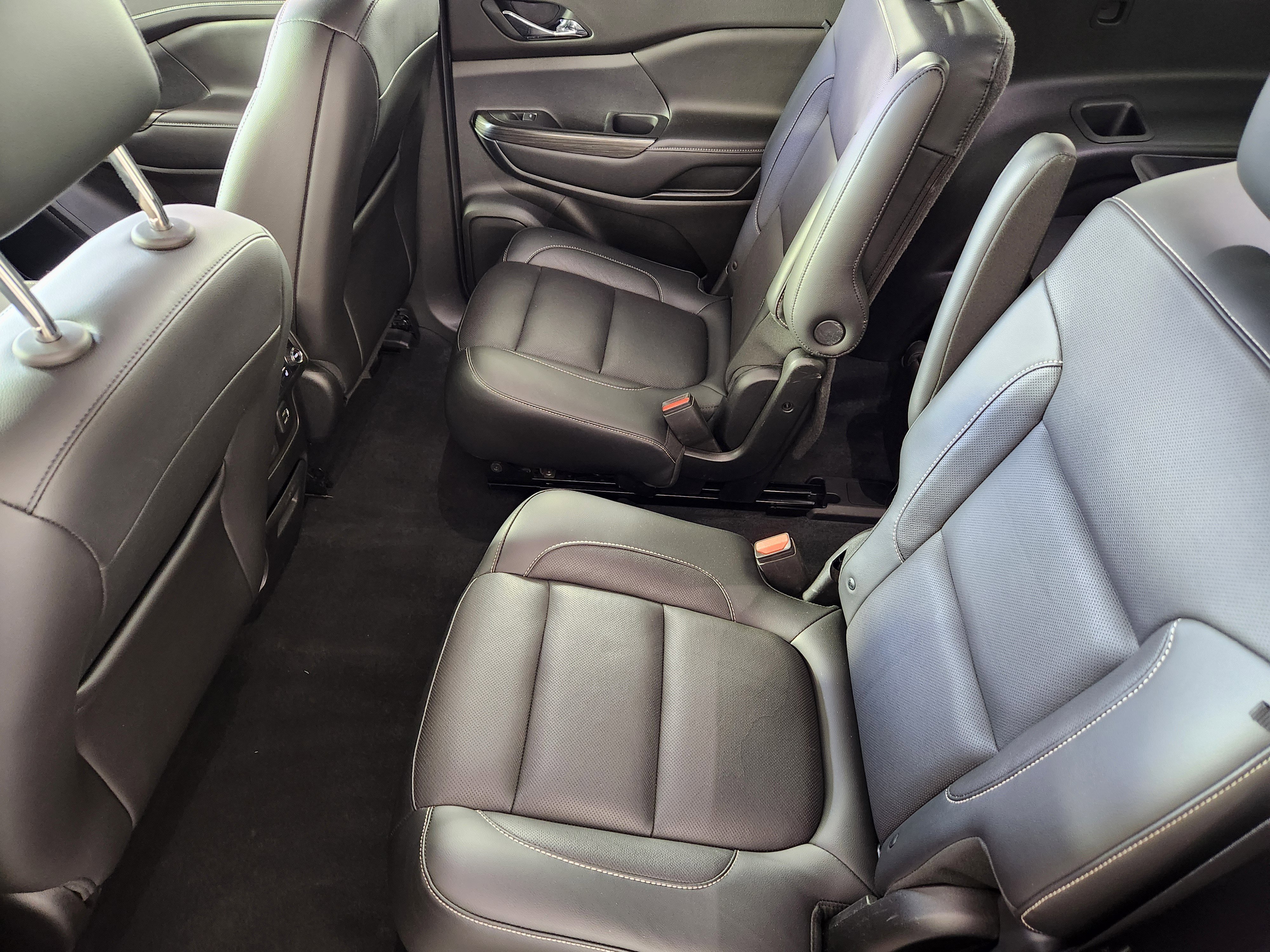 Used 2019 GMC Acadia SLT w/ LPO, Floor Liner Package image 14