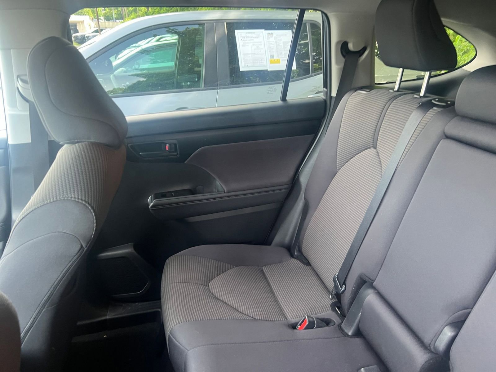 Used 2025 Toyota Highlander LE FWD image 38