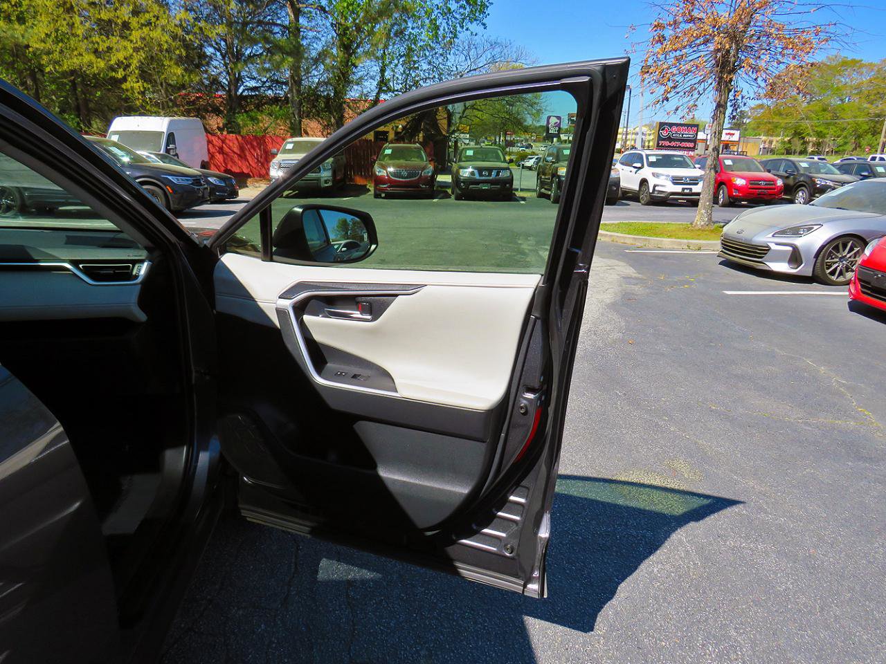 Used 2019 Toyota RAV4 Limited image 21