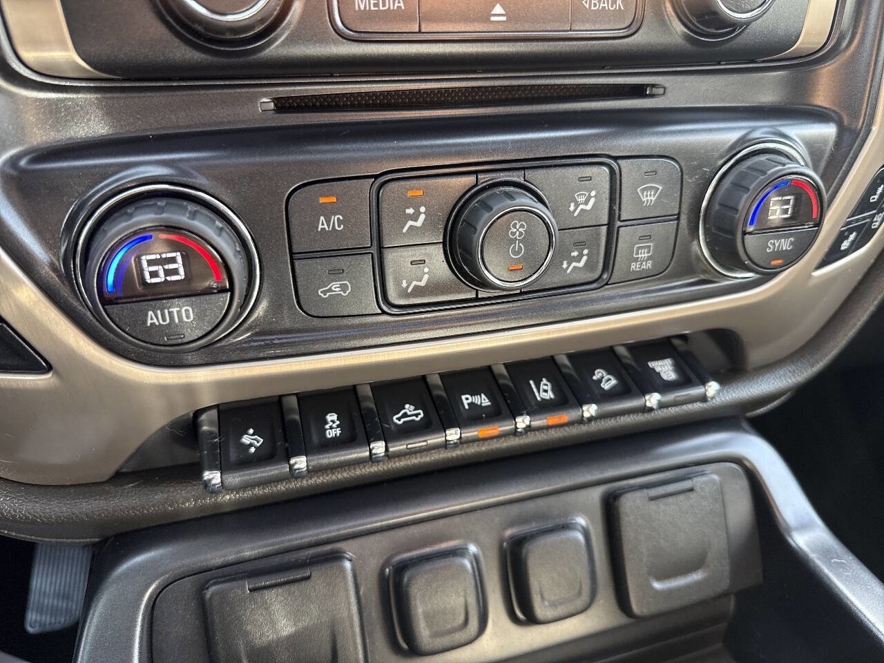 Used 2015 GMC Sierra 3500 Denali image 44