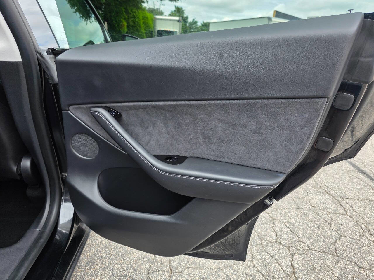 Used 2021 Tesla Model Y Long Range AWD/4WD image 21