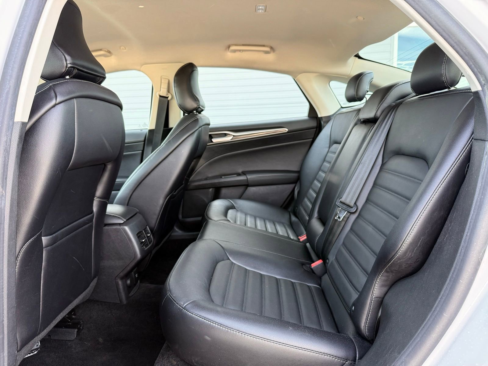 Used 2018 Ford Fusion SE w/ Equipment Group 602A FWD image 17