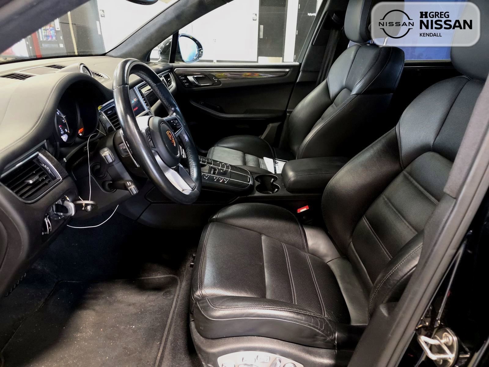 Used 2017 Porsche Macan Turbo AWD/4WD image 7
