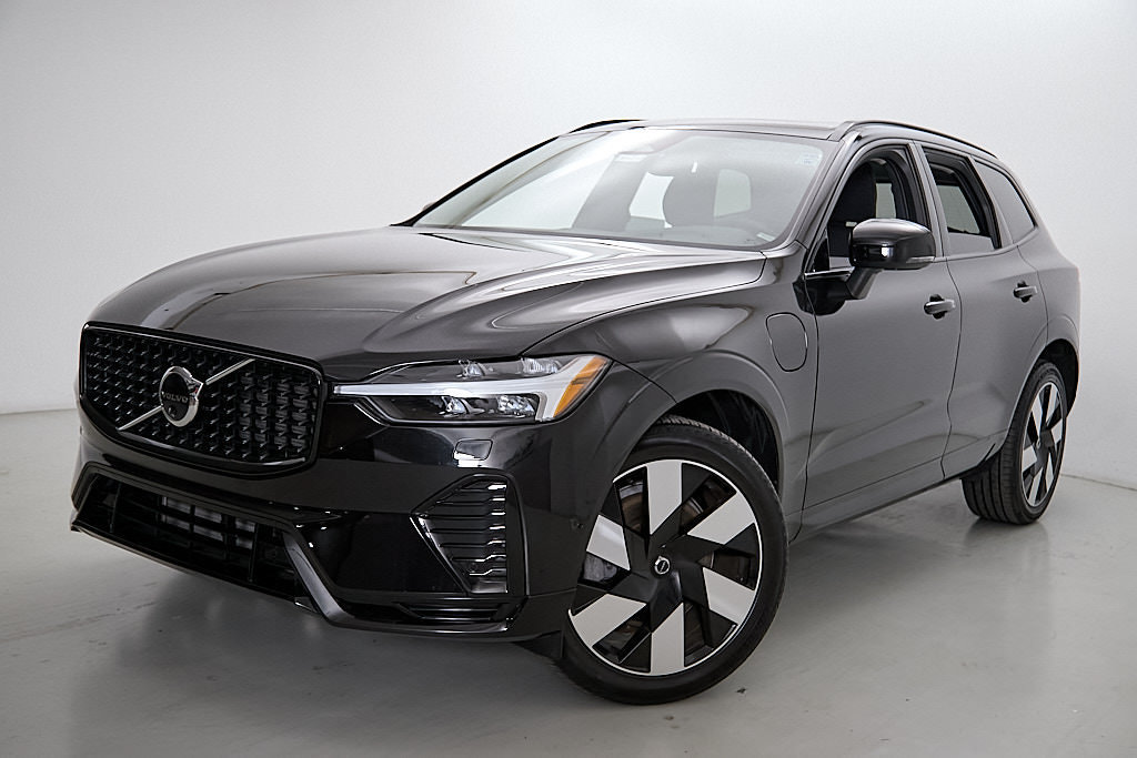 Certified 2025 Volvo XC60 T8 Plus w/ Protection Package Premier AWD/4WD image 2