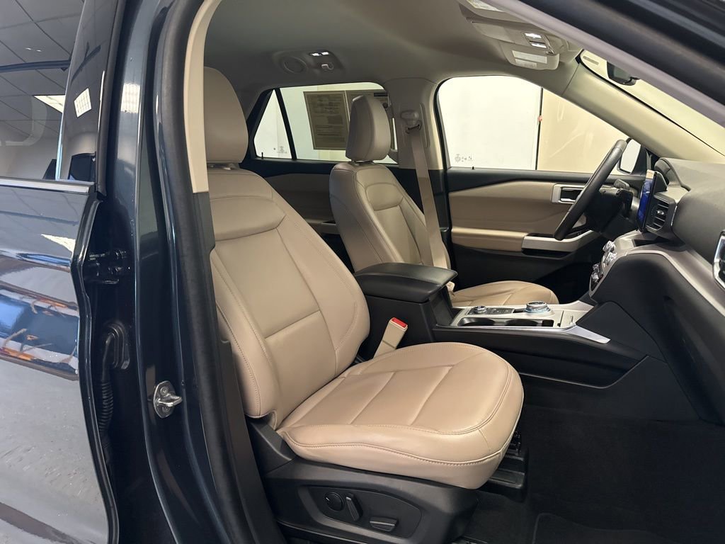 Used 2023 Ford Explorer XLT w/ Equipment Group 202A image 42