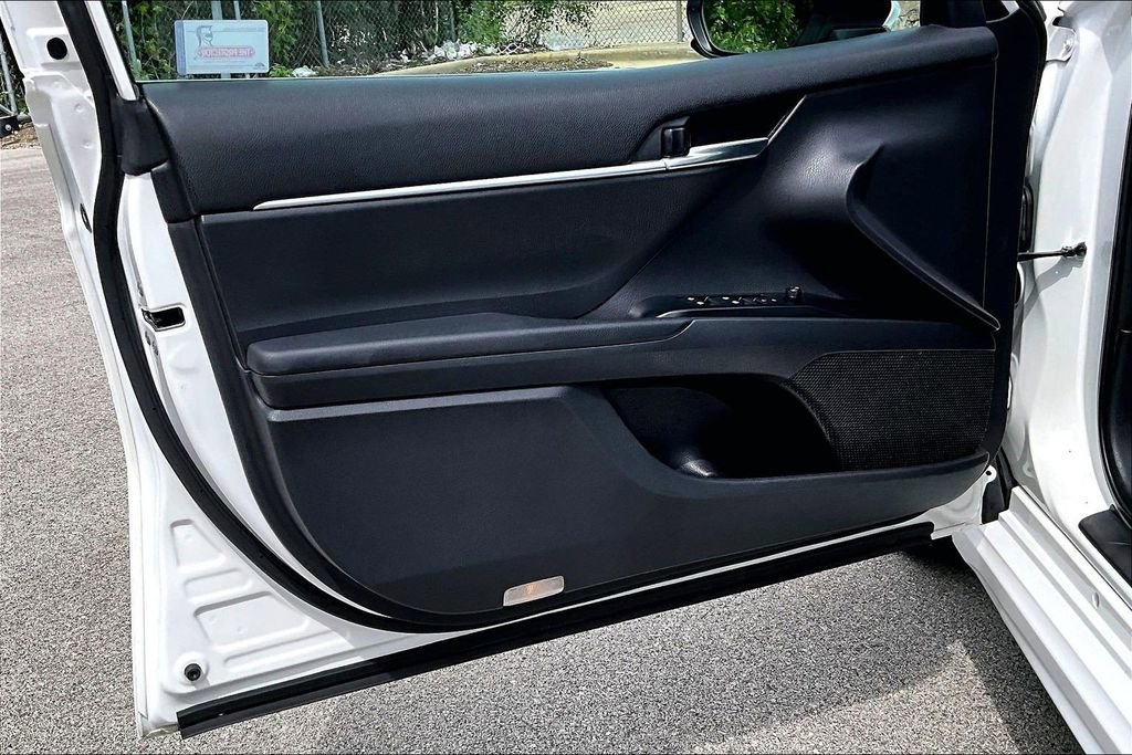 Used 2019 Toyota Camry SE FWD image 21