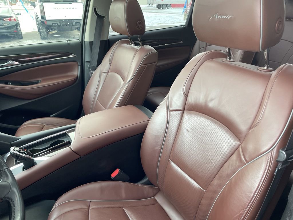 Used 2018 Buick Enclave Avenir w/ Avenir Technology Package image 11