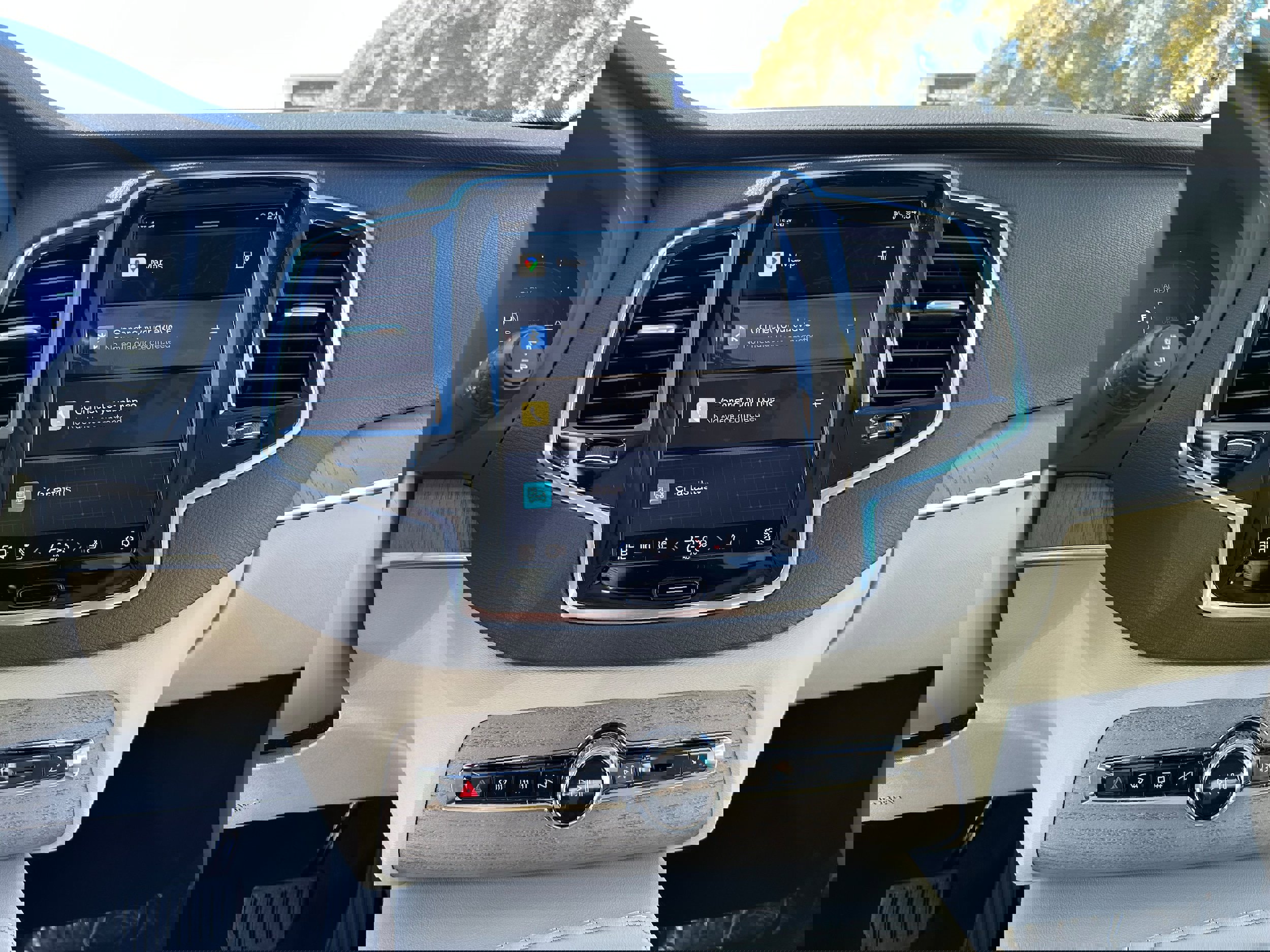 New 2025 Volvo XC90 T8 Plus w/ Protection Package Premier image 11