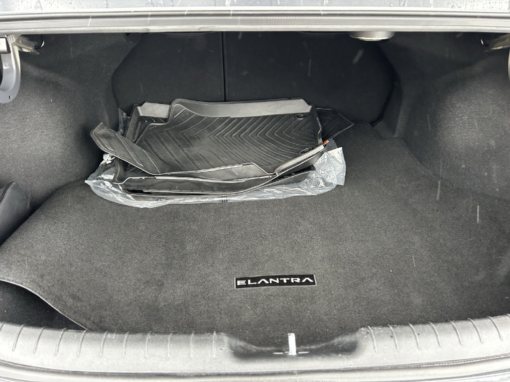 Certified 2024 Hyundai Elantra Limited FWD image 15