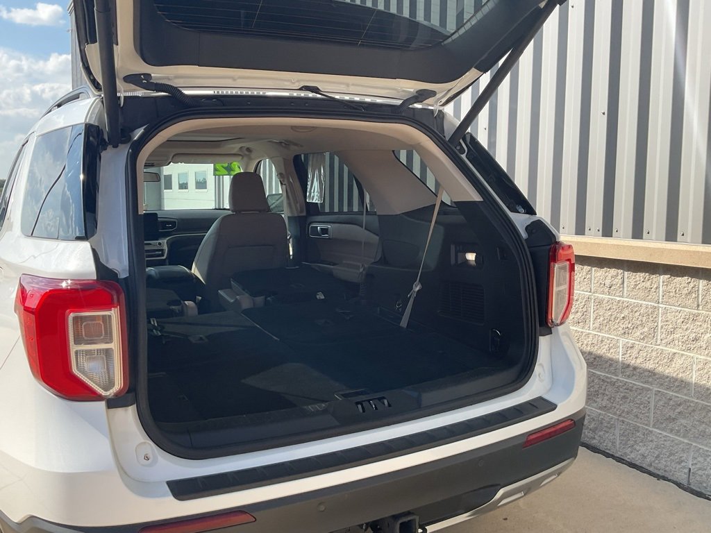 Used 2022 Ford Explorer XLT w/ Equipment Group 202A image 27