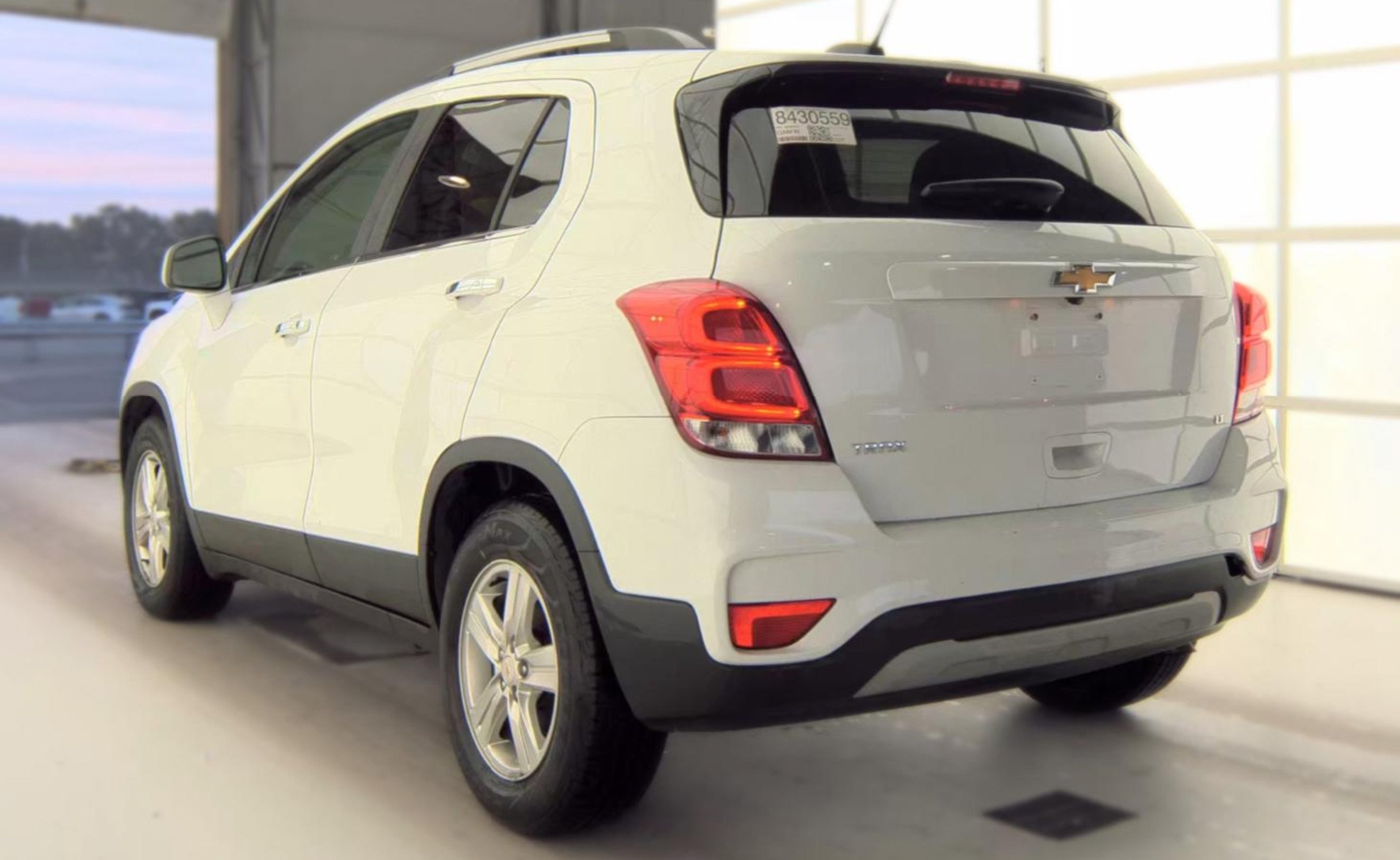 Used 2018 Chevrolet Trax LT w/ LT Convenience Package FWD image 5