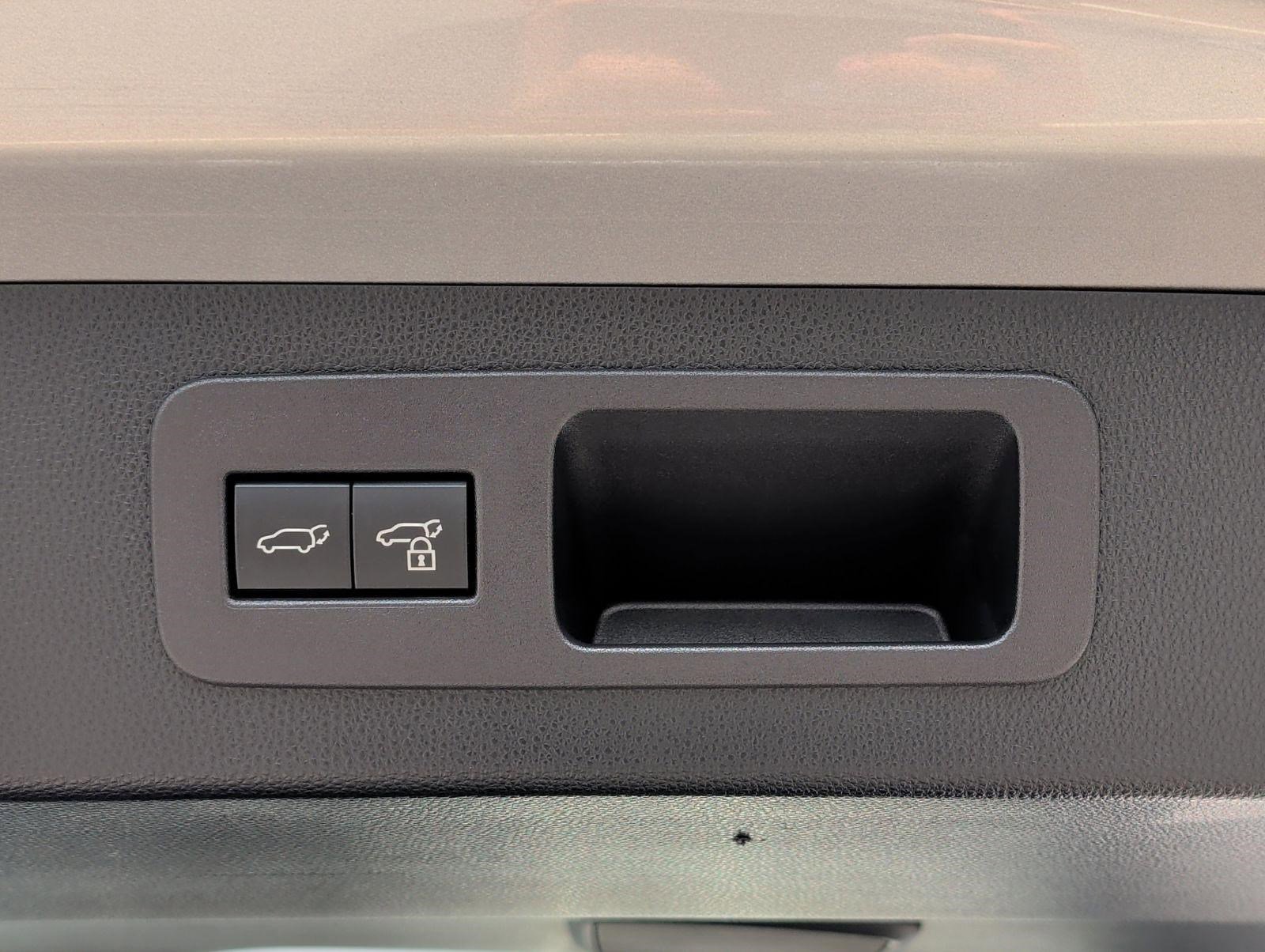 Used 2023 Lexus LX 600 F Sport w/ Accessory Package (Z1) image 28