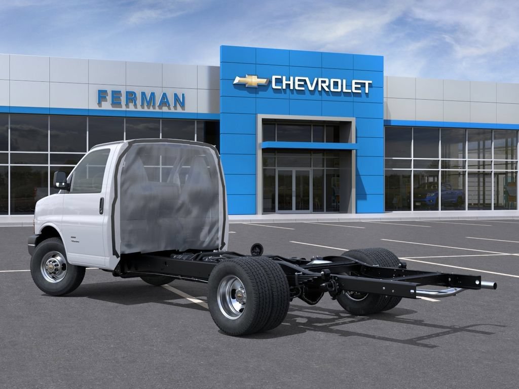 New 2026 Chevrolet Express 4500 w/ Power Convenience Package RWD image 4