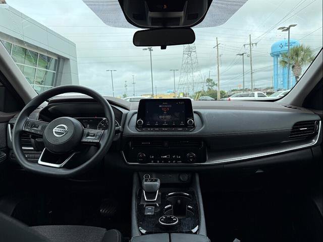 Used 2021 Nissan Rogue SV AWD/4WD image 11