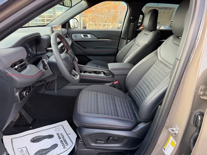 New 2026 Ford Explorer ST-Line w/ ST-Line Street Pack image 18