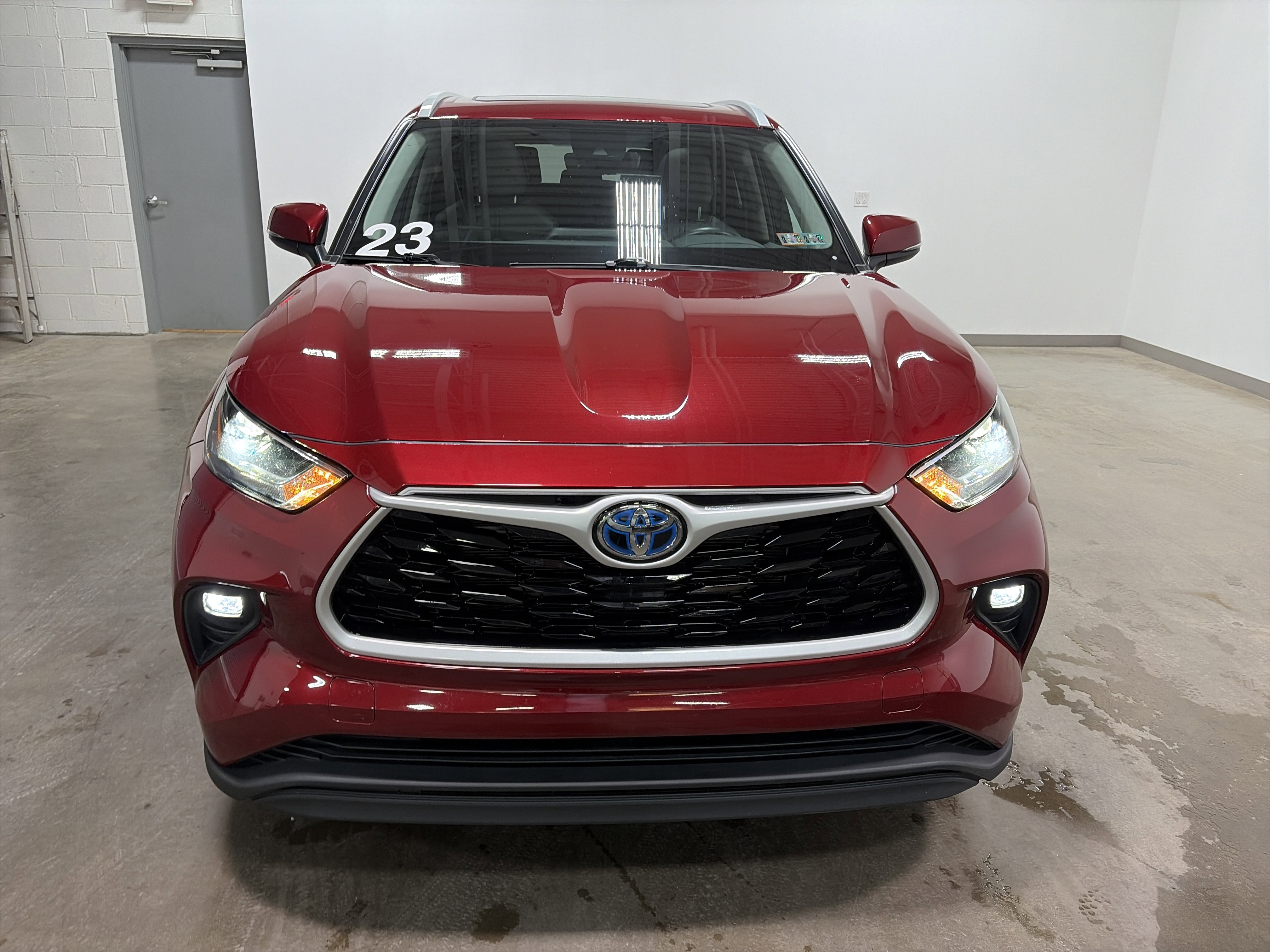 Used 2023 Toyota Highlander XLE image 39