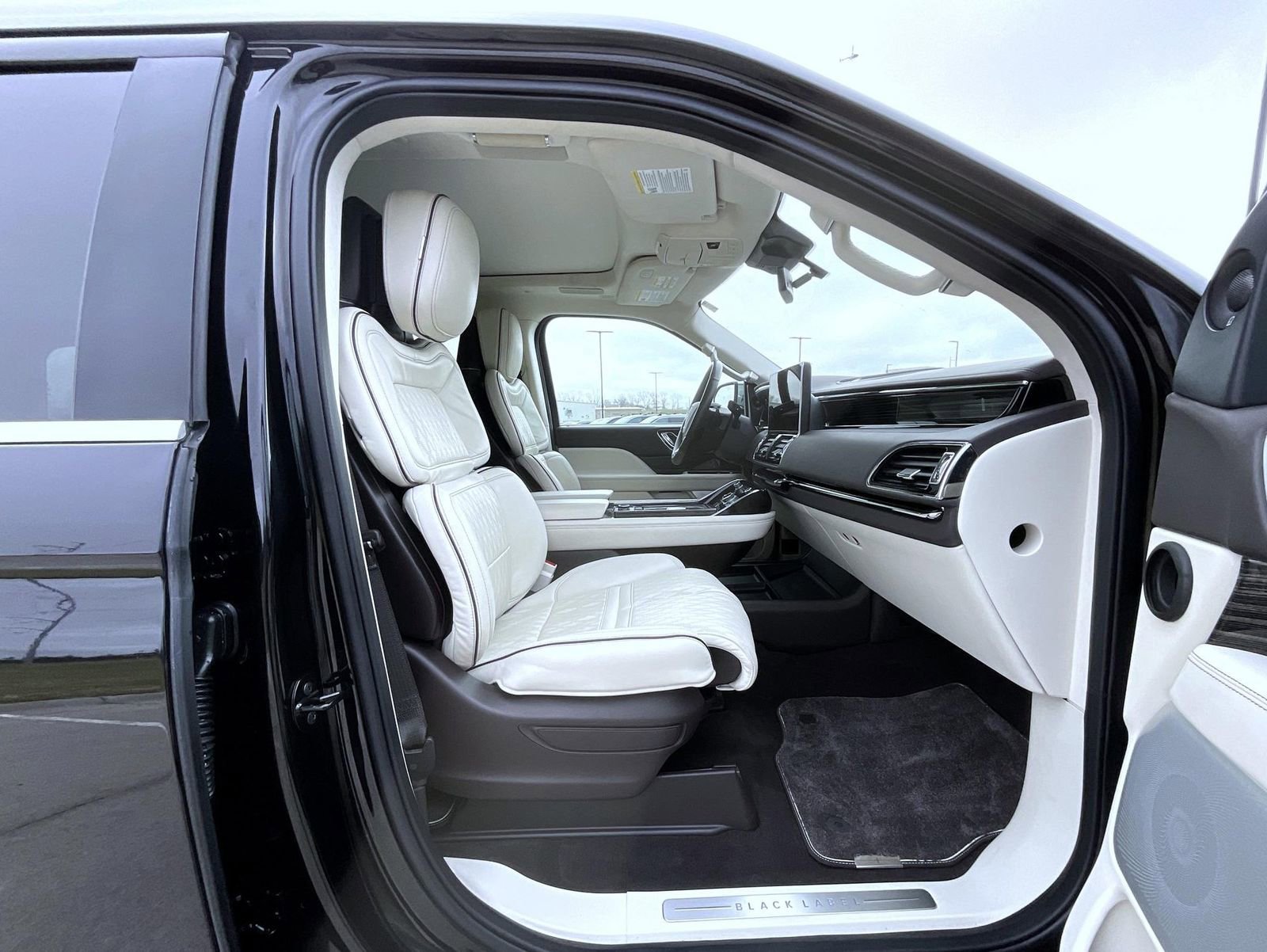 Certified 2024 Lincoln Navigator Black Label image 16