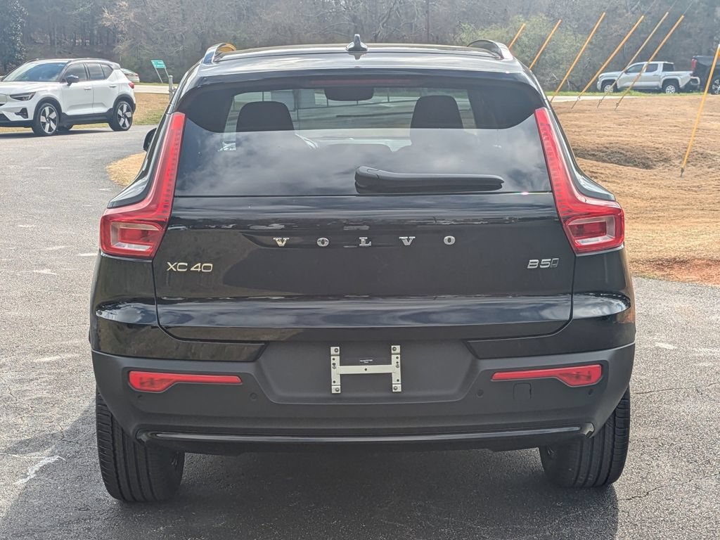 Certified 2026 Volvo XC40 B5 Core AWD/4WD image 5
