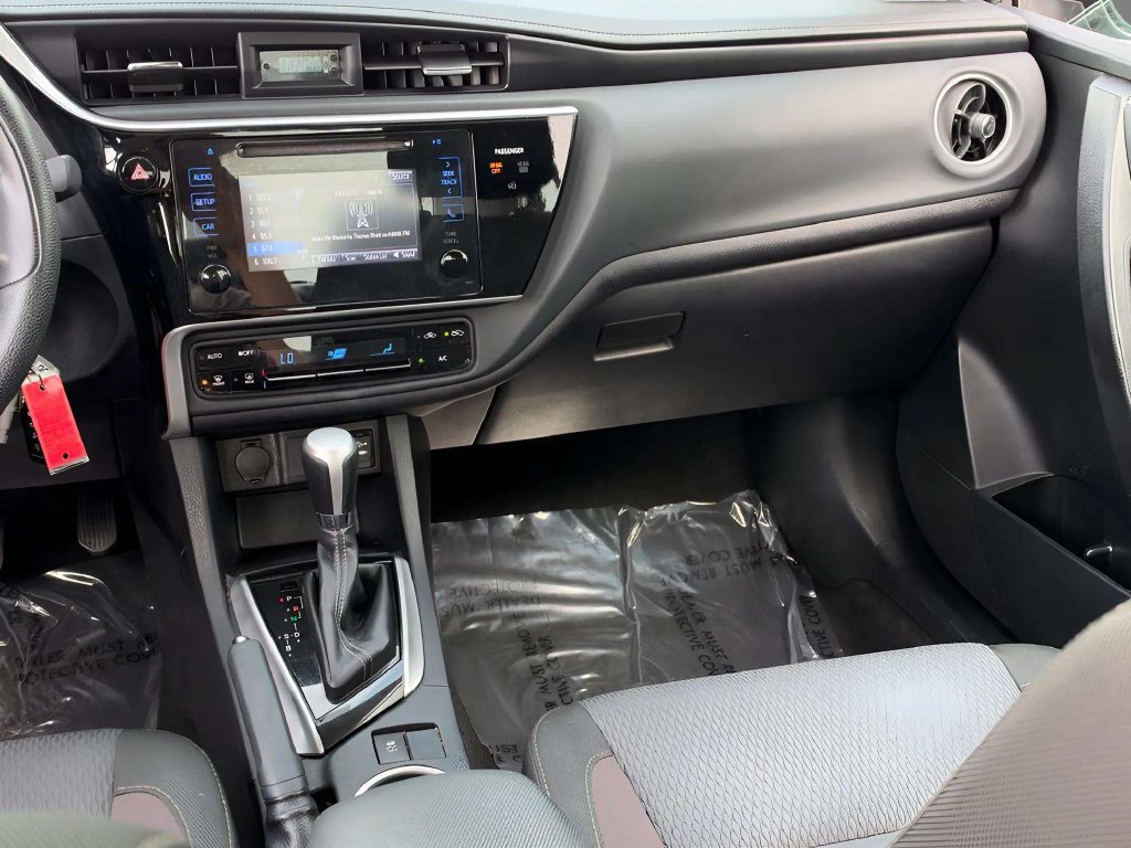 Used 2017 Toyota Corolla LE w/ Carpet Mat Package (TMS) FWD image 16
