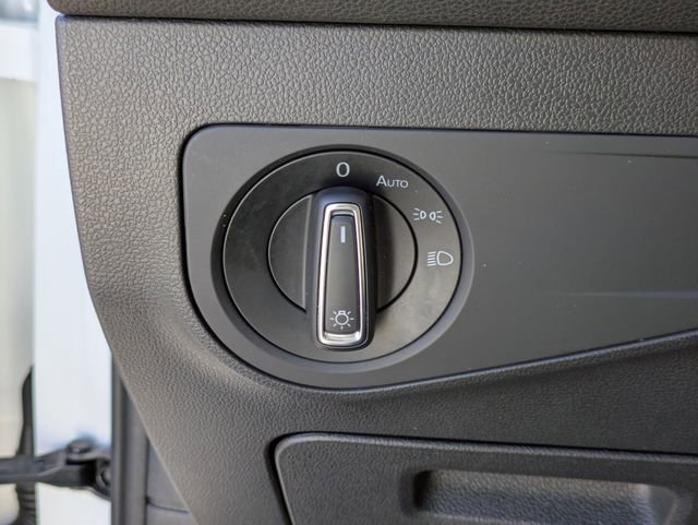Used 2021 Volkswagen Tiguan SE image 16
