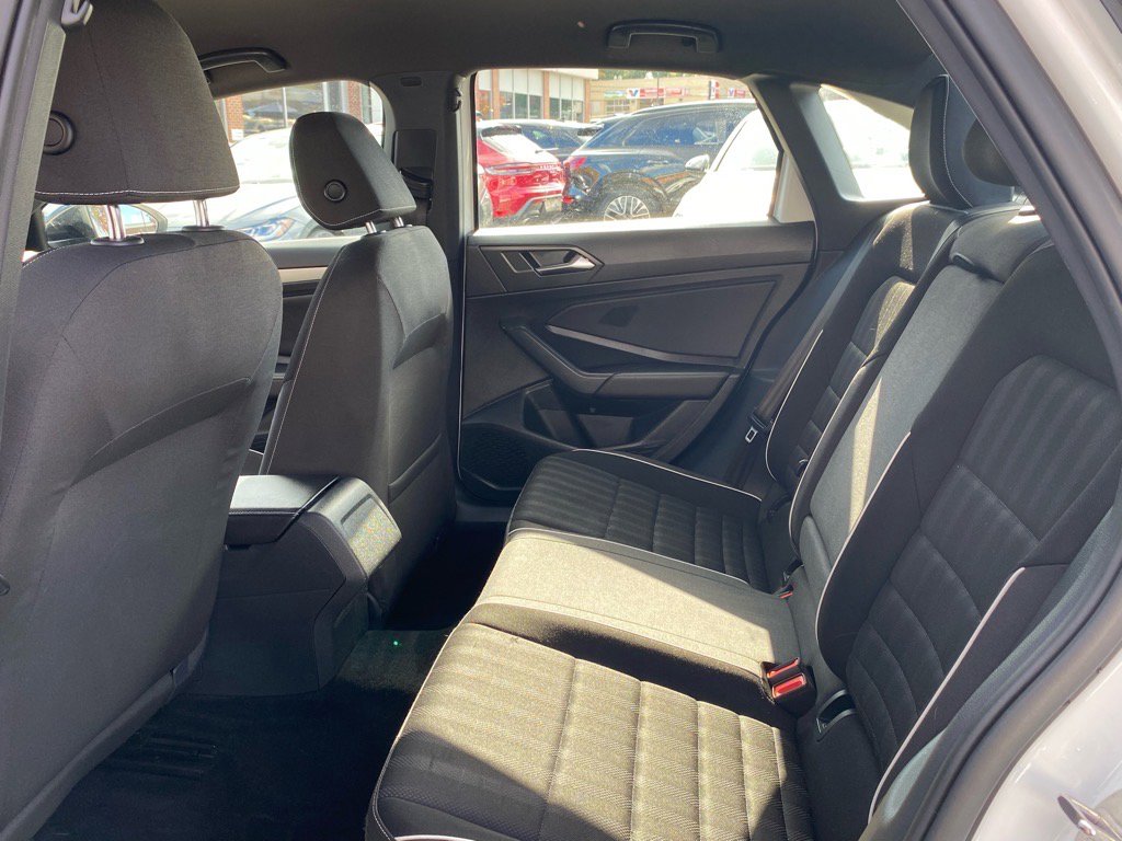 Certified 2022 Volkswagen Jetta Sport image 18
